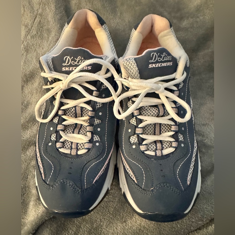Sketchers D’Lites size 10 Women Sneakers- VGUC
Grey-blue & Pink colors